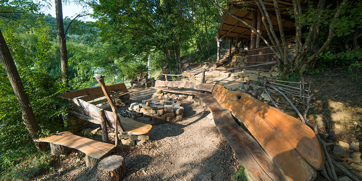 Kaki plac družinski kamp