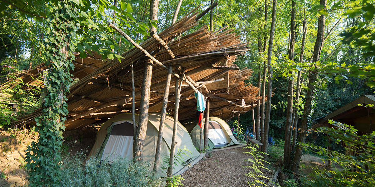 Kaki plac družinski kamp