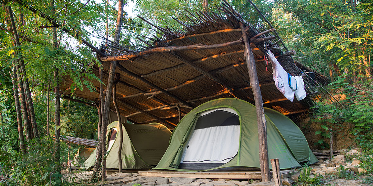 Kaki plac družinski kamp