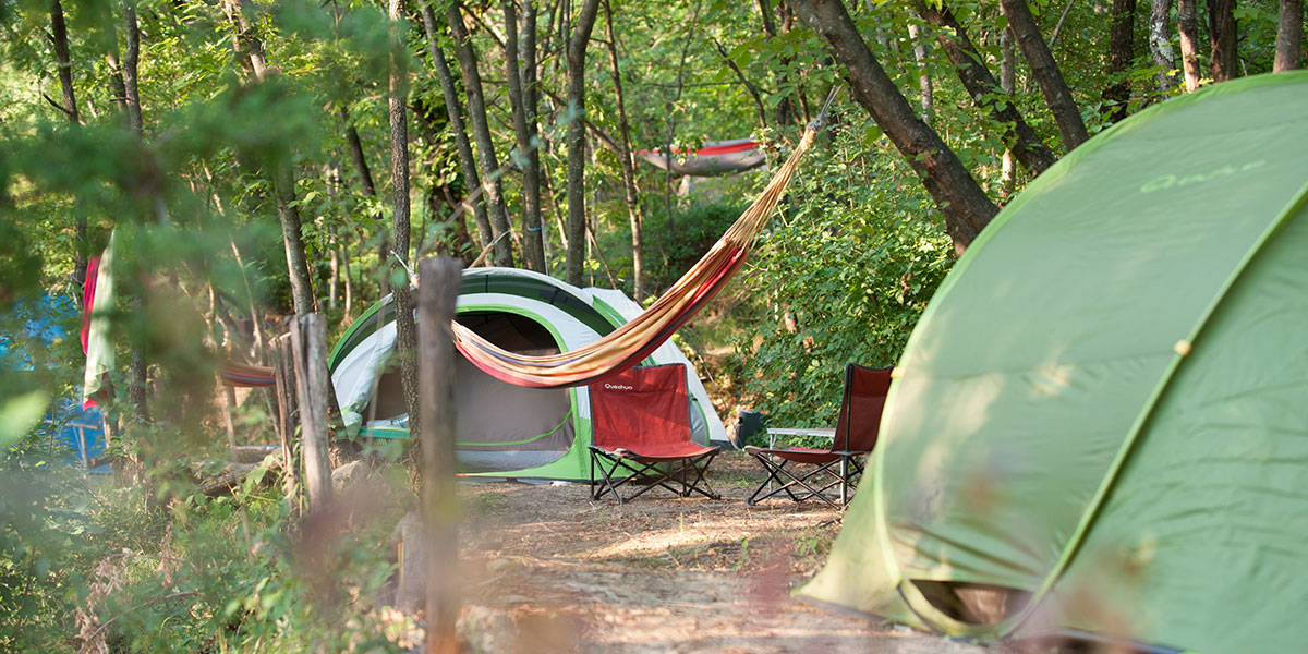 Kaki plac družinski kamp