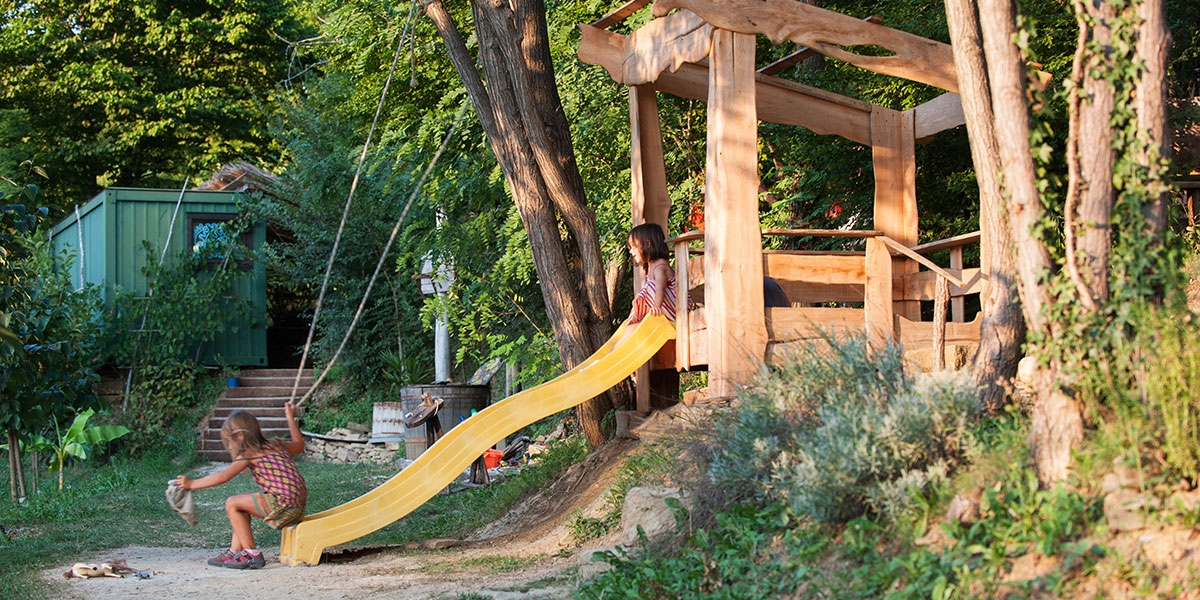 Kaki plac družinski kamp