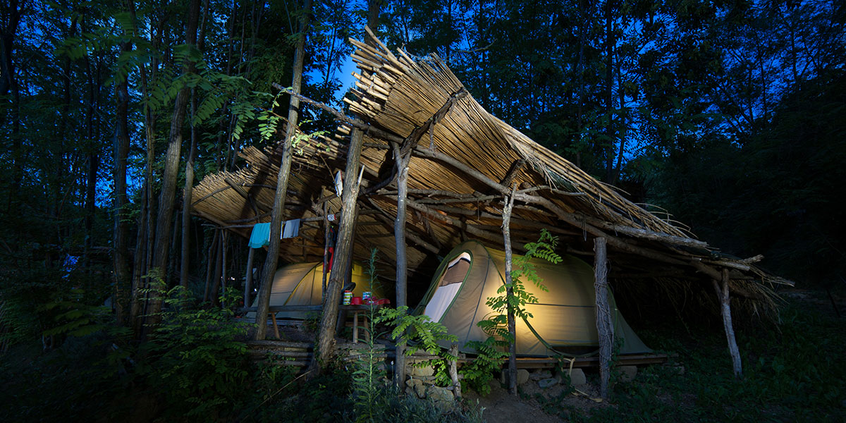 Kaki plac družinski kamp