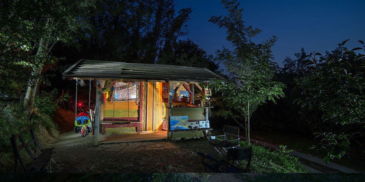 Kaki plac družinski kamp