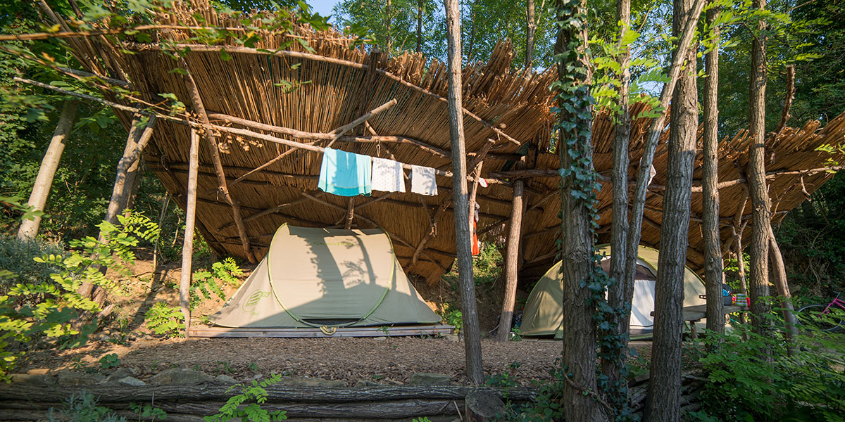 Kaki plac družinski kamp